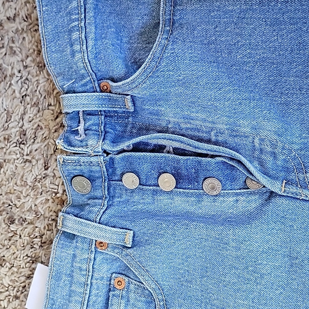 Levi's - Picture 4 of 7